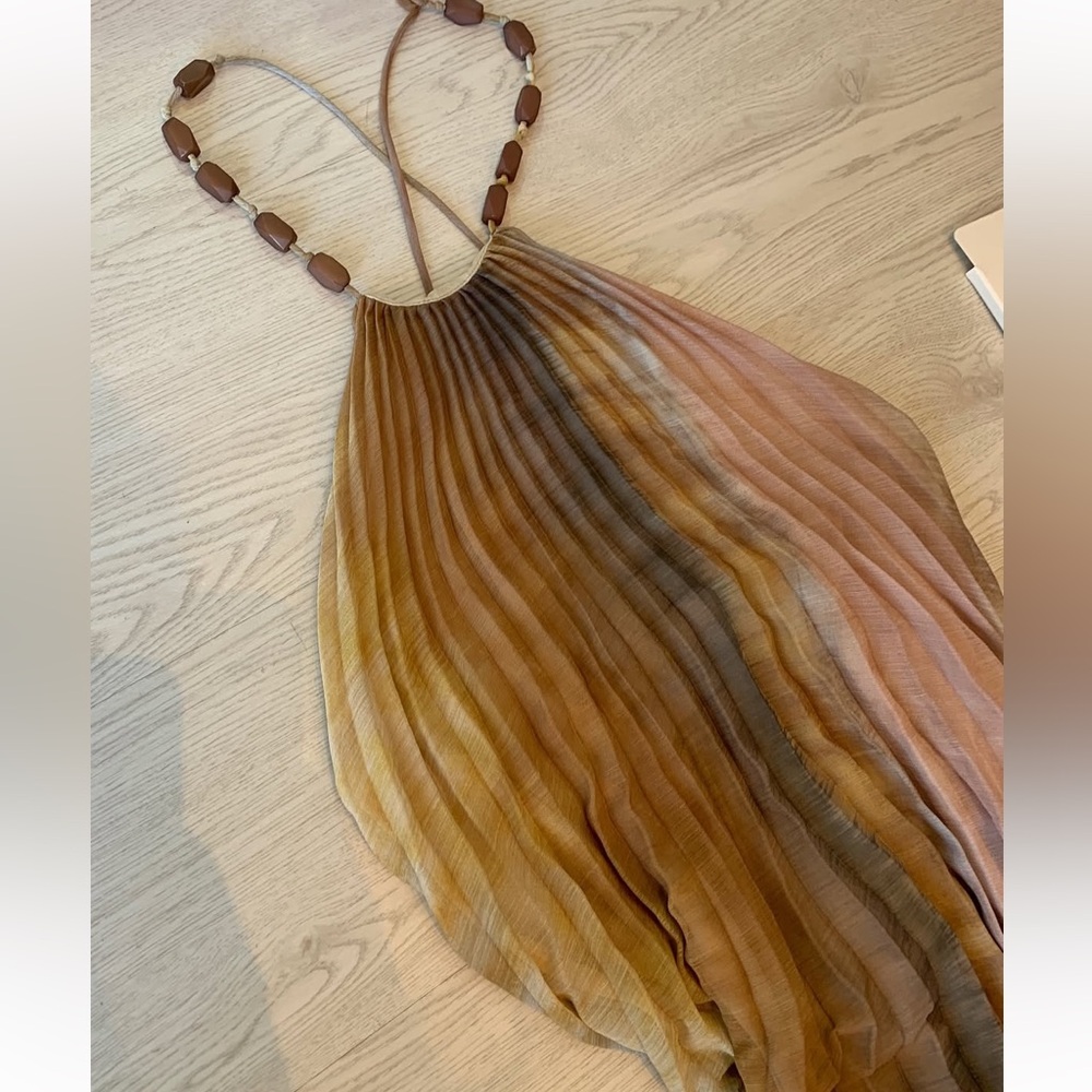 Tie dye halter pleated multicolored midi dress with beaded neck strap - Picture 10 of 11